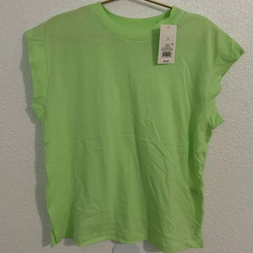 NWT- A New Day- women’s green basic Tee- Size small